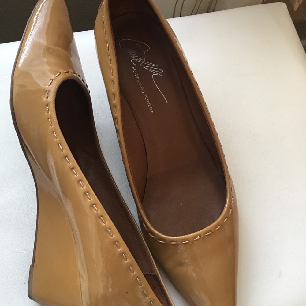 Donald J. Pliner Eddi nude wedge pump size 11